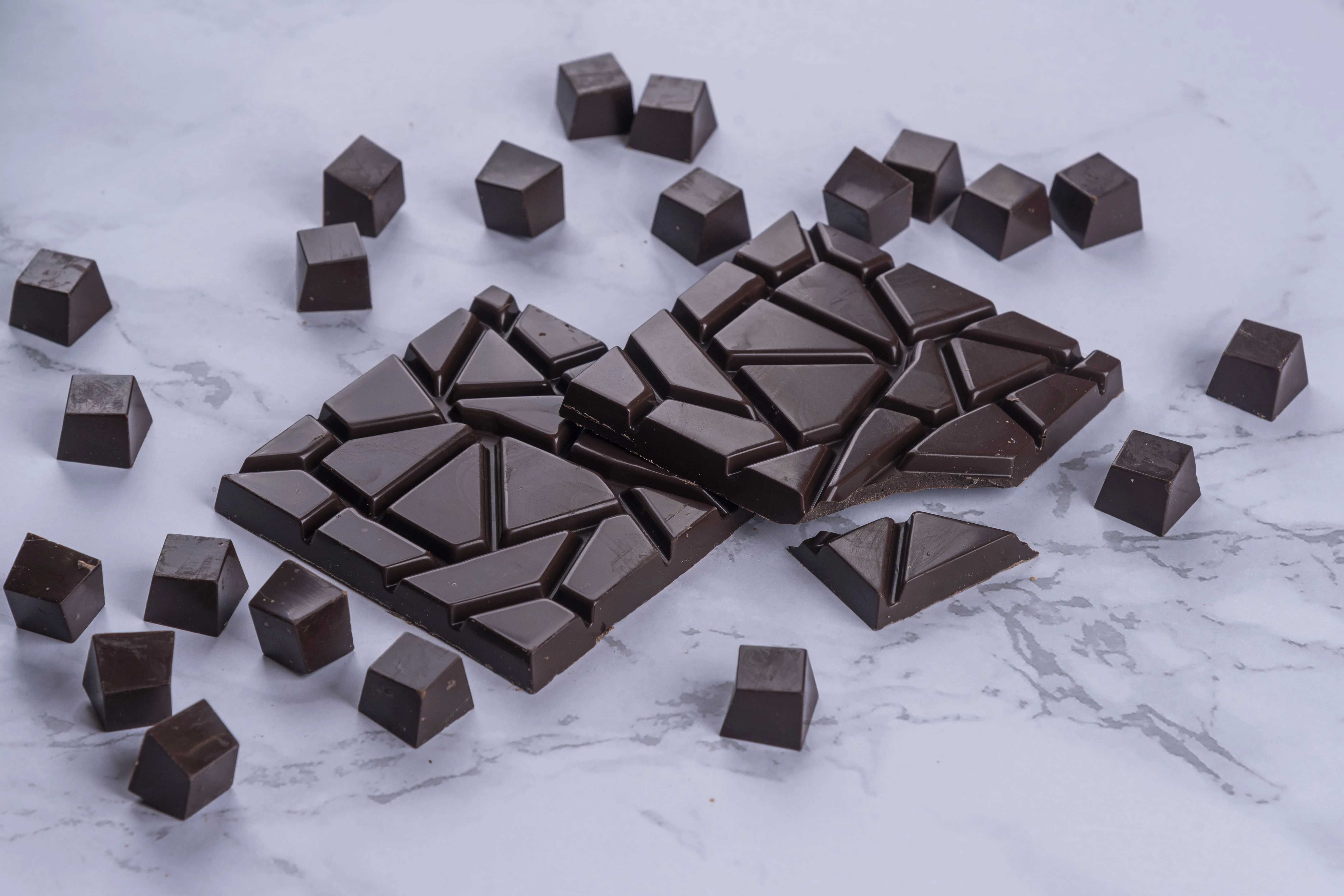 Confectionery glaze with cocoa butter substitute