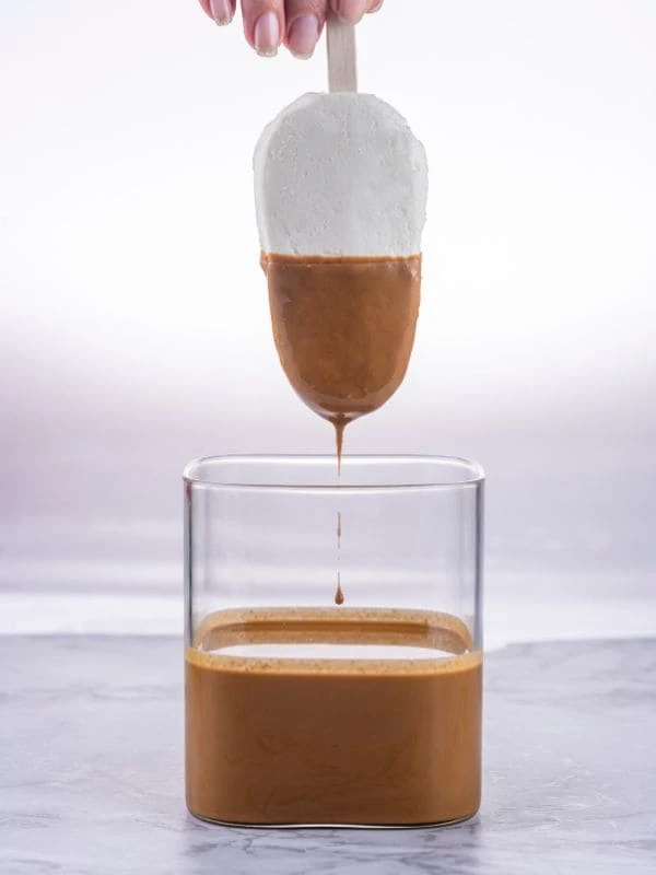 Fat glaze with caramel flavor                                                                                                                                                                                                                          